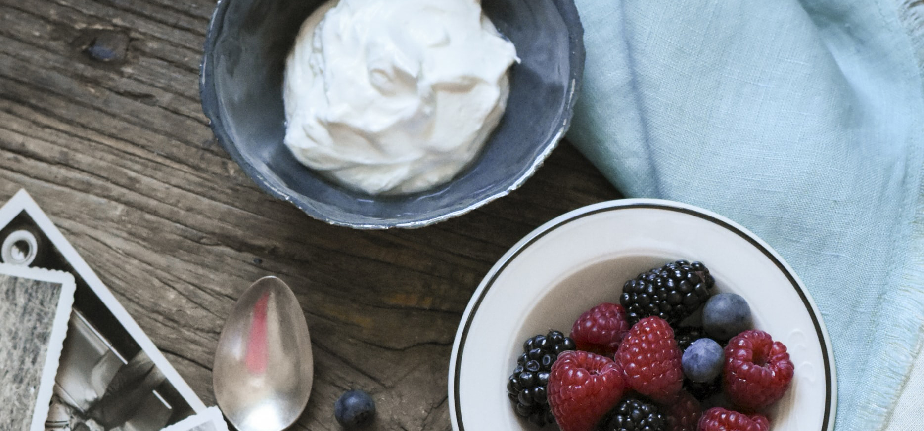 prebiotics berries and yogurt